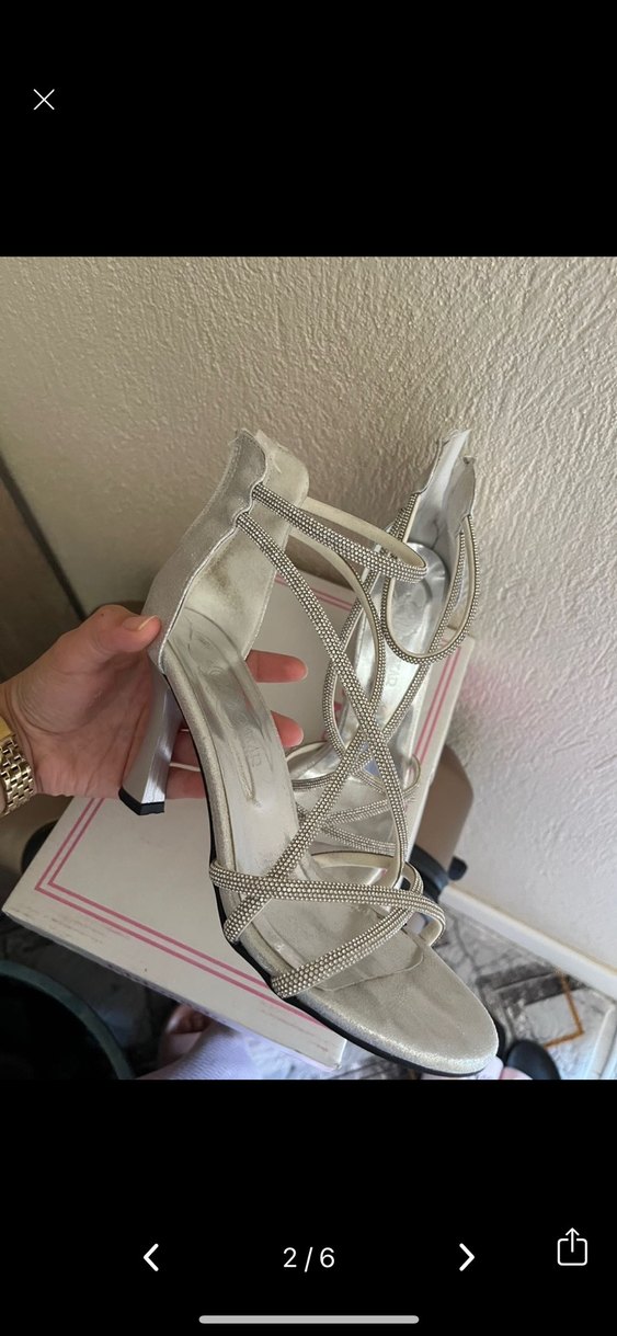 Gümüş Renkli Tokalı Dolgu Topuklu Kadın Abiye Ayakkabı - Görsel 2