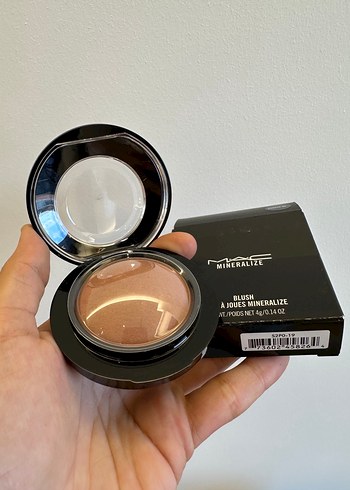MAC Bej Mineralize Parlak Allık