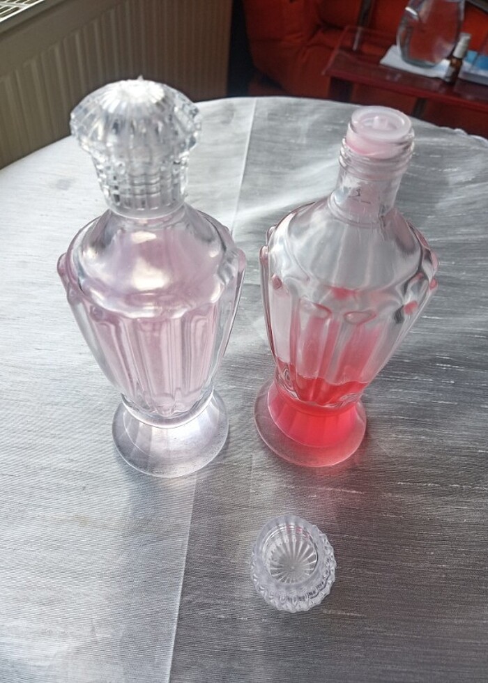 İki adet kolonya şişesi  - Görsel 3