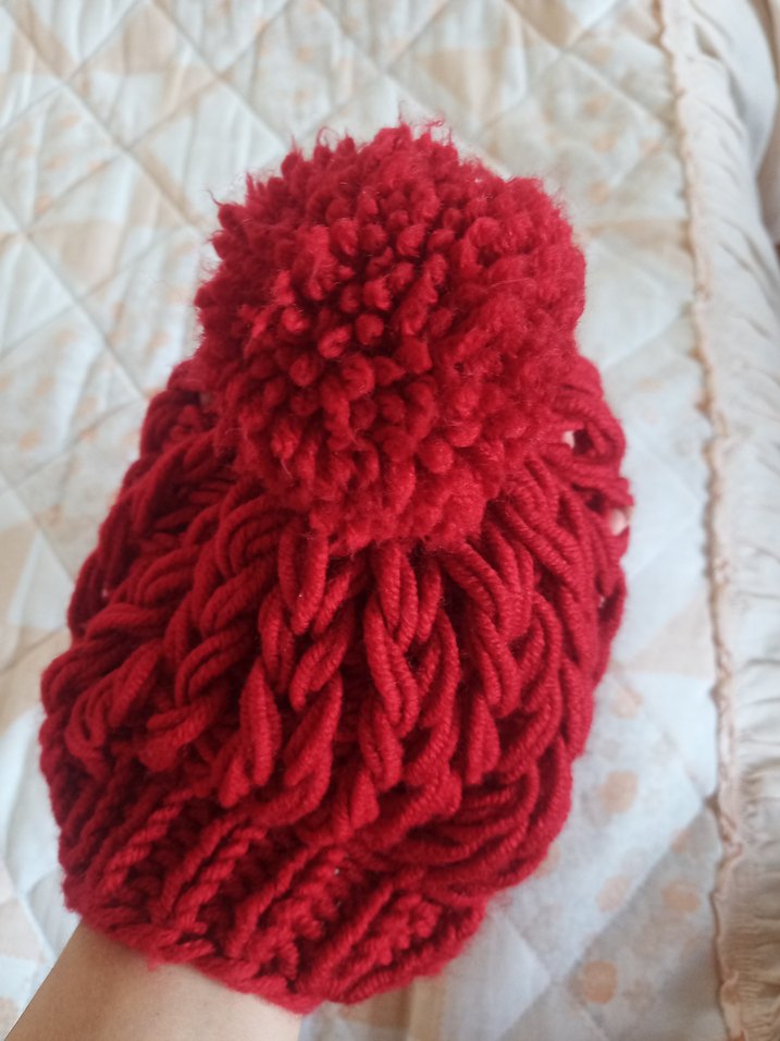 Kırmızı Örgü Ponponlu Kadın Bere - Görsel 3
