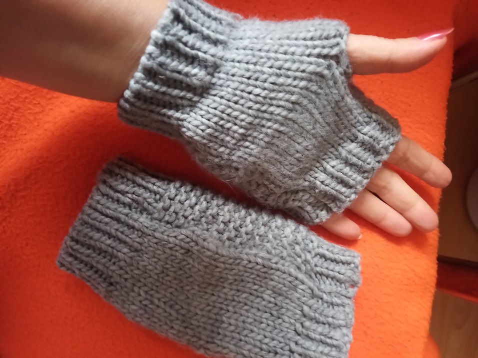 Gri Örgü Kadın Eldiveni - Görsel 2
