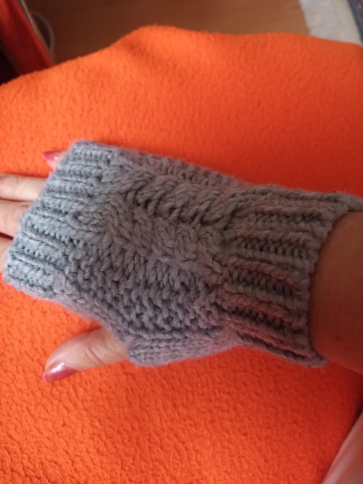 Gri Örgü Kadın Eldiveni - Görsel 3