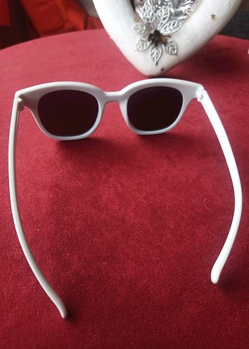 Beyaz Minimalist Kadın Güneş Gözlüğü - Görsel 4