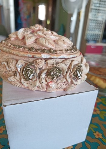 Bohem Tarzda Çiçek İşlemeli El Yapımı Kutu