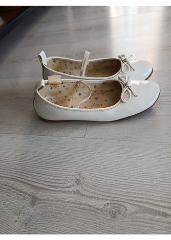 Beyaz Fiyonk Detaylı Kız Babet - Görsel 2