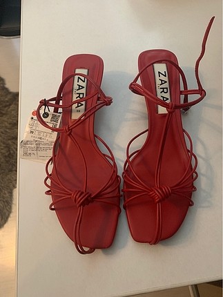ZARA marka kırmızı hakiki deri sandalet tarzı günlük kullanıma u
