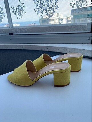 39 Beden Pelin?in Ayakkabıları çok tatlı bir sarı renkte yeni ve etiketli