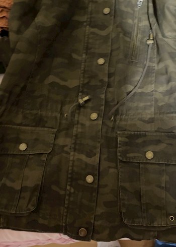 Kapüşonlu Kamuflaj Desenli Kadın Ceket - Görsel 3