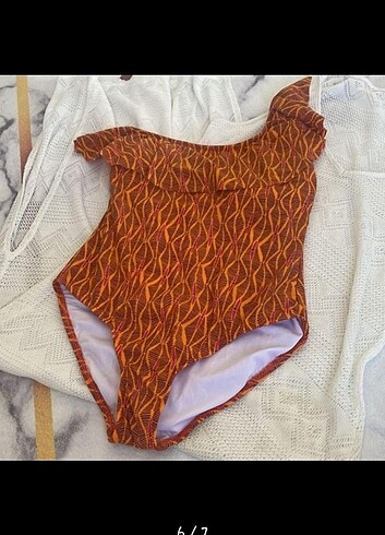 Zara Fırfırlı tek omuz mayo 34 36 beden için uygun