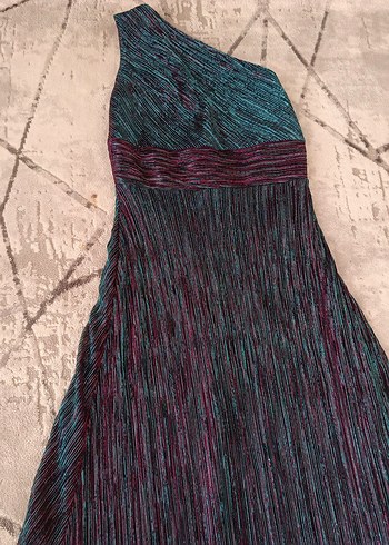 V Yaka Çok Renkli Pilili Uzun Kadın Elbise - Görsel 2