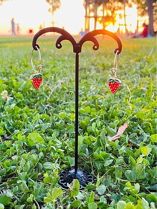 Strawberry earring????