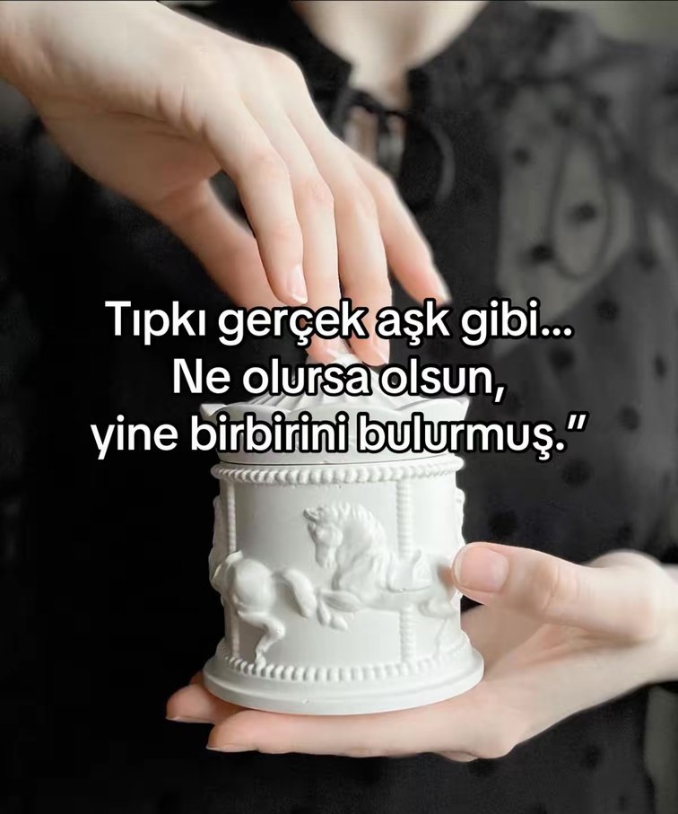 Beyaz Kabartmalı Mumu ve Kapaklı Mumluk - Görsel 4