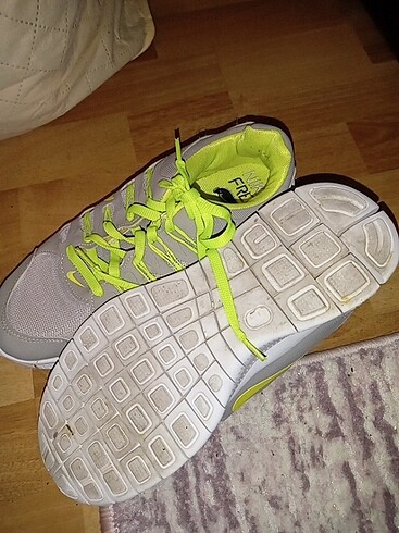 Nike 1 kez giyilmistir. 