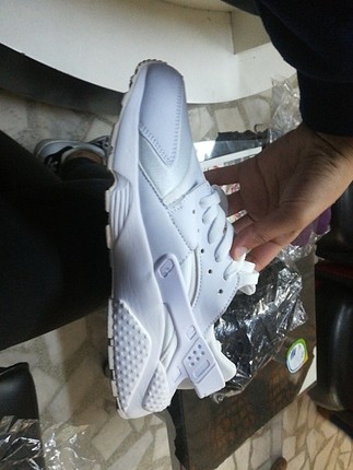 42 Beden Nike huarache model ayakkabısıdır 