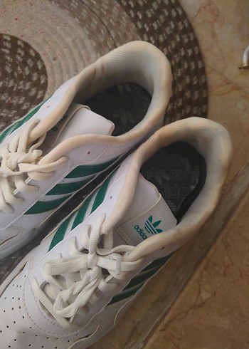 Adidas Beyaz Bağcıklı Kadın Spor Ayakkabı