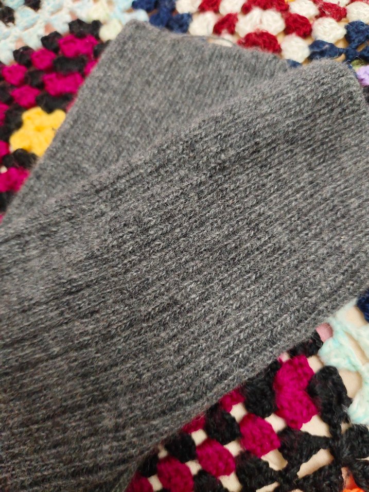 Koyu renkli desenli batikler hepsi gönderilecektir  - Görsel 4