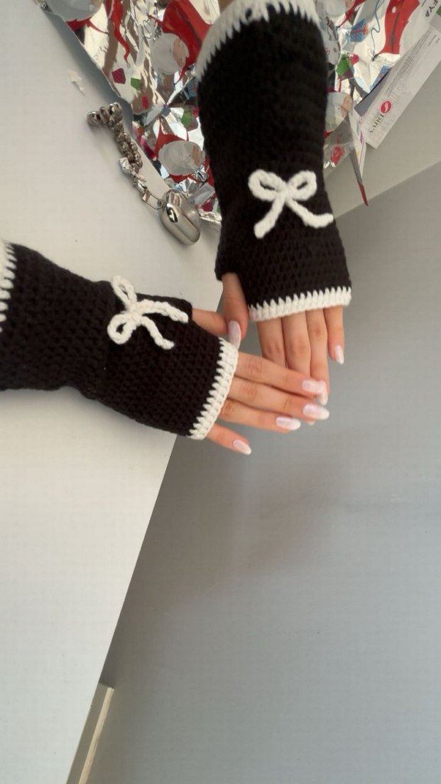 Siyah Beyaz Örgü Kadın Eldiven - Görsel 2