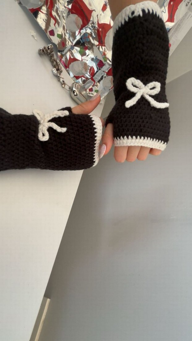 Siyah Beyaz Örgü Kadın Eldiven - Görsel 4