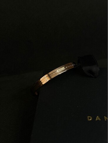 Beden Daniel Wellington ELAN S ROSE GOLD