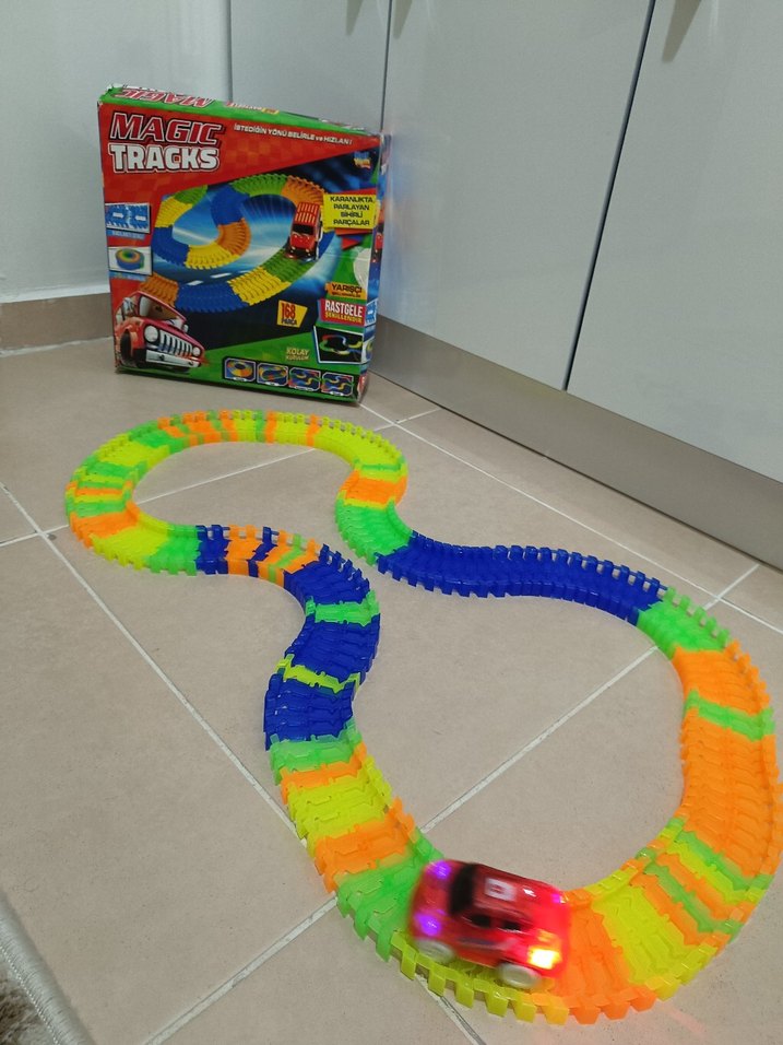 Renkli Sihirli Yarış Pisti Oyuncağı - Görsel 2