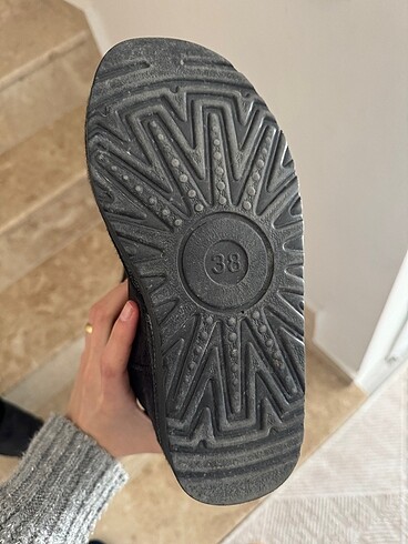 38 Beden siyah Renk Ugg temiz