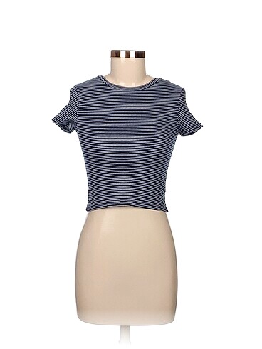 H&M T-shirt %70 İndirimli.