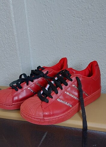 Adidas Kirmizi superstar ayakkabi