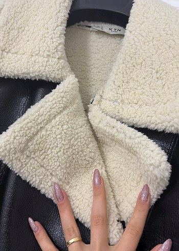 Siyah Kürklü Kısa Deri Kadın Ceket - Görsel 4