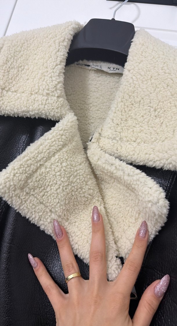 Siyah Kürklü Kısa Deri Kadın Ceket - Görsel 4