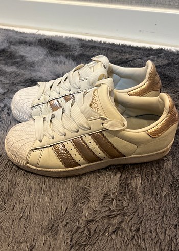 36 Beden beyaz Renk Adidas orijinal içi deri superstar bronz detaylı