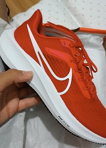 41 Beden kırmızı Renk Nike Pegasus 39 Erkek Koşu Ayakkabısı
