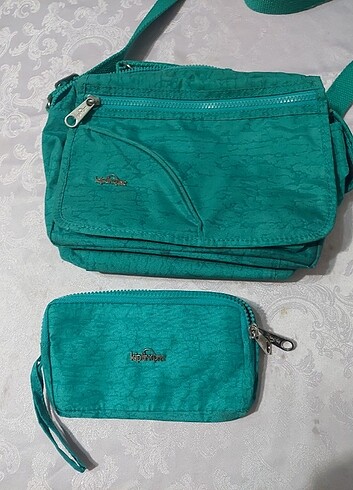 Kipling canta