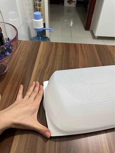 Beden beyaz Renk TUPPERWARE peynir saklama kabı.