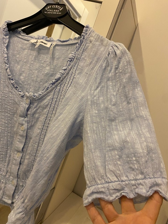 Mavi Keten V Yaka Düğmeli Kadın Bluz - Görsel 2