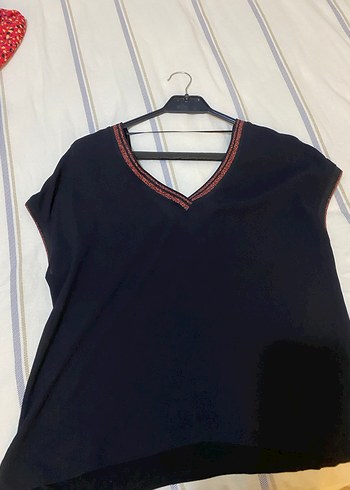 Drapeli V Yaka Siyah Kadın Bluz - Görsel 4