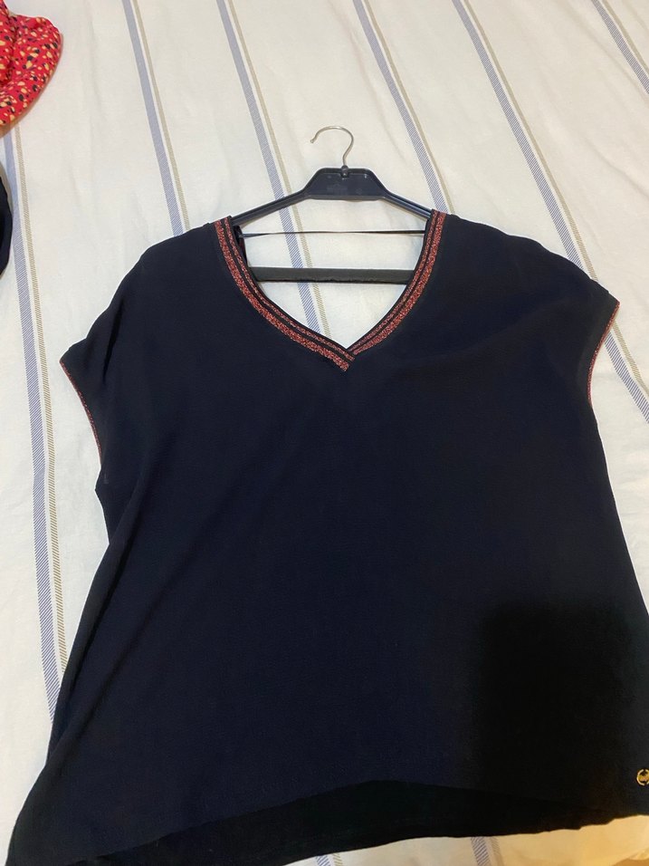 Drapeli V Yaka Siyah Kadın Bluz - Görsel 4