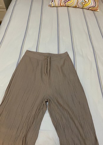 Bej Mini Keten Bluz V Yaka ve Fırfır Detaylı 2 ki takım - Görsel 5