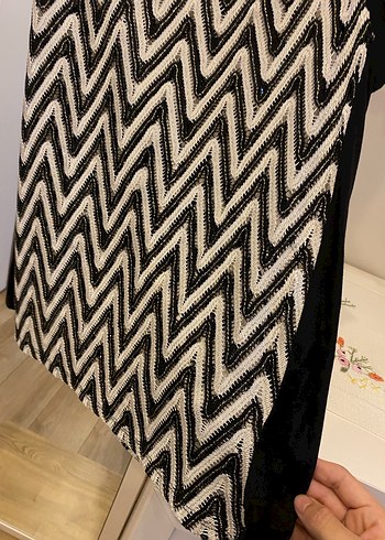 V Yaka Siyah Gri Örgü Desenli Kolsuz Bluz - Görsel 2