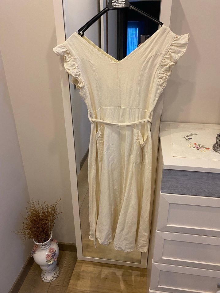 V Yaka Beyaz Midi elbise - Görsel 4