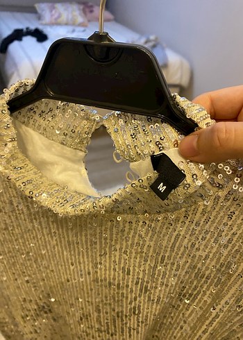 Gri Payetli Yüksek Yakalı Kolsuz Bluz hiç giyilmedi - Görsel 4