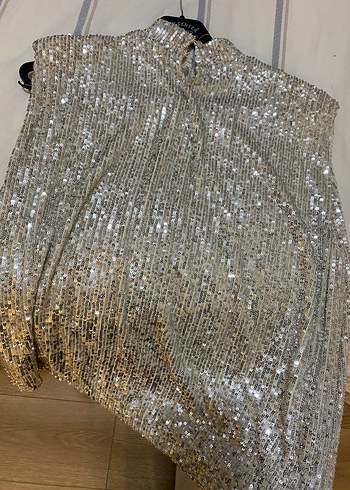 Gri Payetli Yüksek Yakalı Kolsuz Bluz hiç giyilmedi - Görsel 5