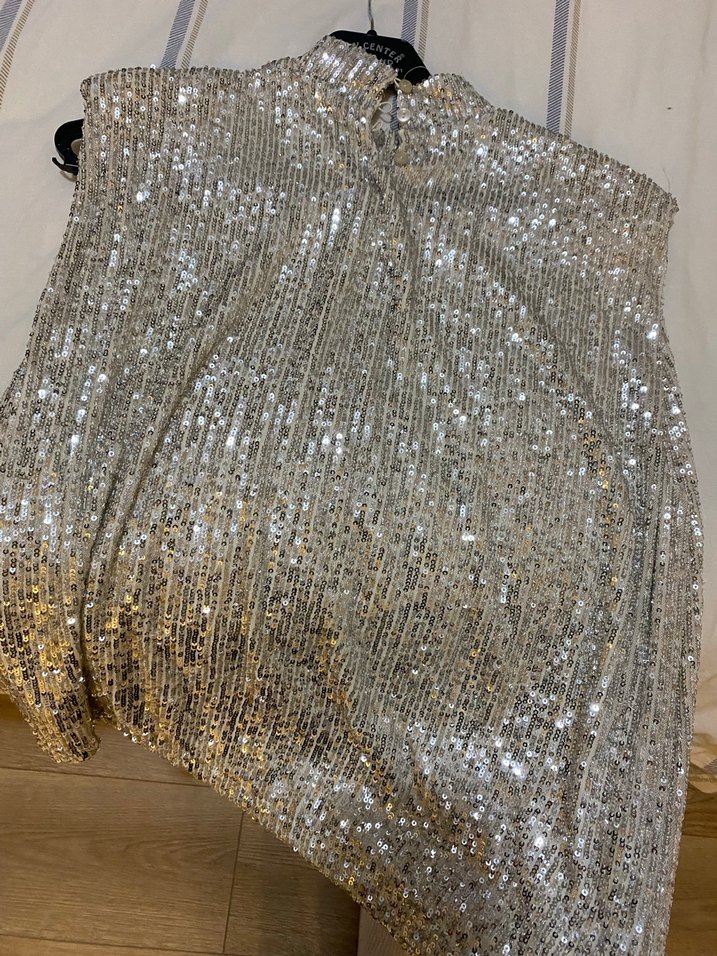 Gri Payetli Yüksek Yakalı Kolsuz Bluz hiç giyilmedi - Görsel 5