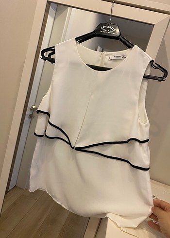 Kadın Beyaz Kolsuz Fırfırlı Bluz - Görsel 4