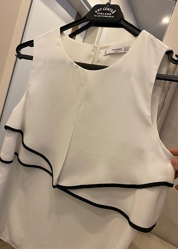 Kadın Beyaz Kolsuz Fırfırlı Bluz - Görsel 3