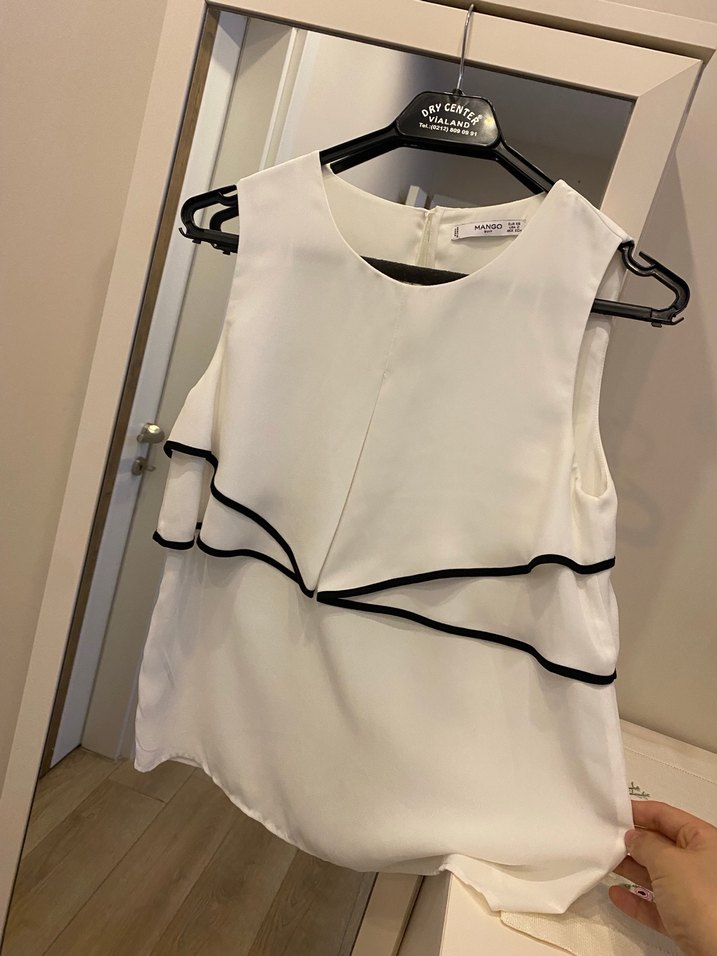 Kadın Beyaz Kolsuz Fırfırlı Bluz - Görsel 4