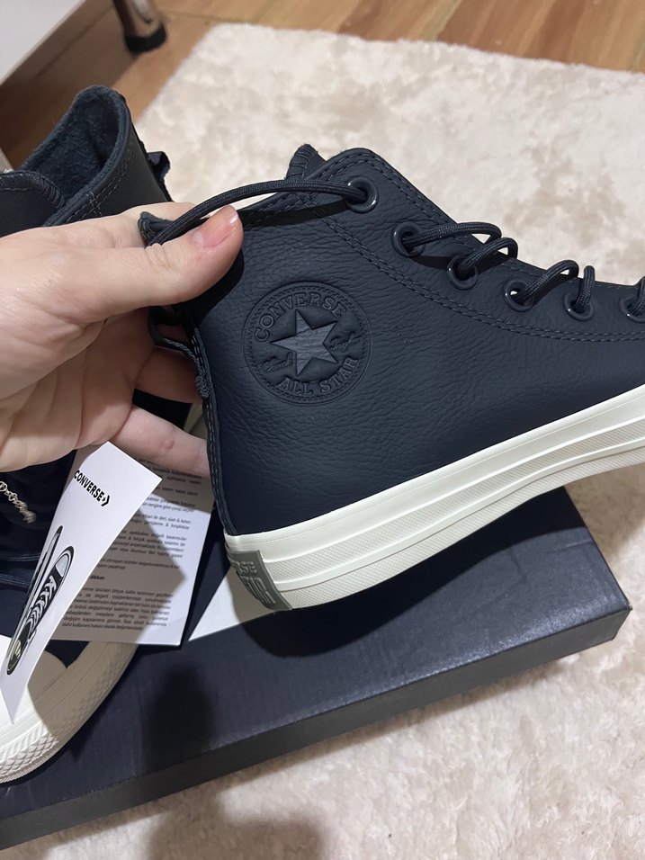 Converse Kadın Siyah Beyaz Bağcıklı Spor Ayakkabı - Görsel 2
