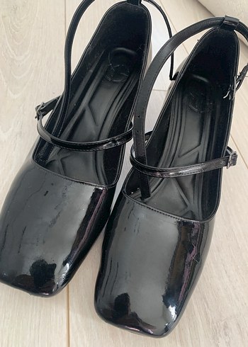 Siyah Rugan Tokalı Stiletto Topuklu Kadın Ayakkabı
