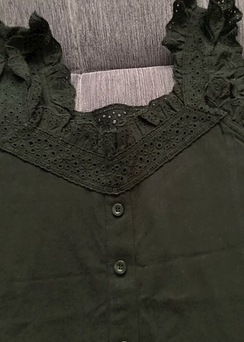 Siyah Düğmeli Gösterişli Kolsuz Kadın Bluz 38 beden - Görsel 2