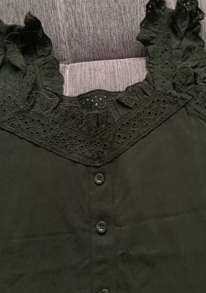 Siyah Düğmeli Gösterişli Kolsuz Kadın Bluz 38 beden - Görsel 2