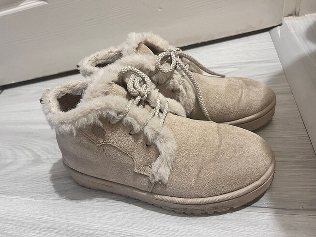 38 Beden Ugg bot